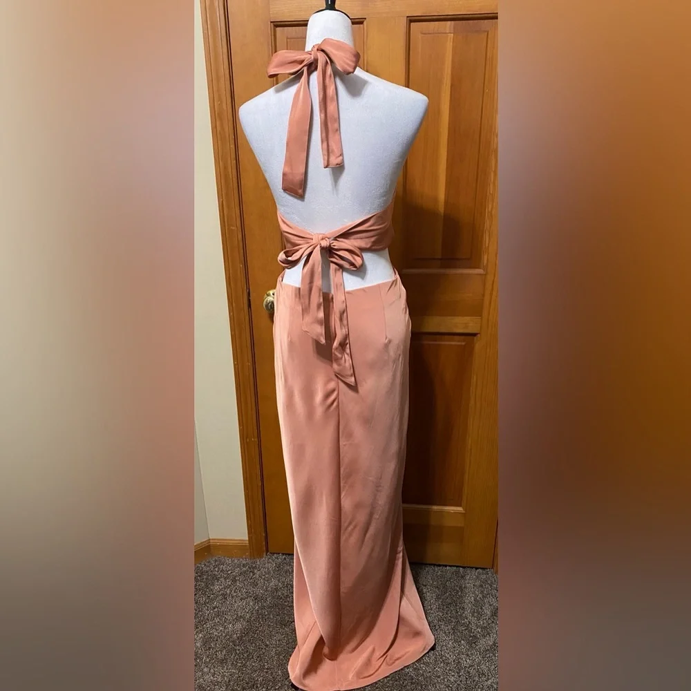✨HOST PICK✨NWT Revolve Finlay Halter Neck Gown - Picture 5 of 6